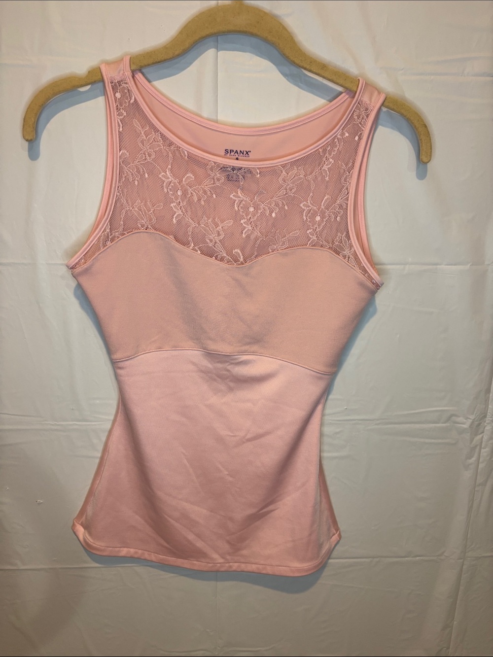 Spanx Hide And Sleek Lace Bateau Camisole Pink Small